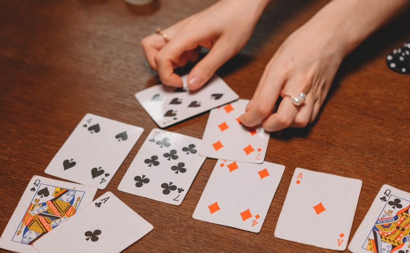 Online Casino: Spielautomaten und Live-Spiele im Überblick