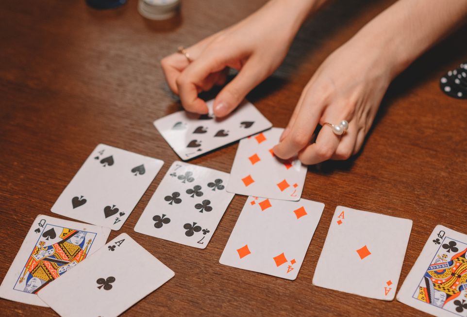Online Casino: Spielautomaten und Live-Spiele im Überblick