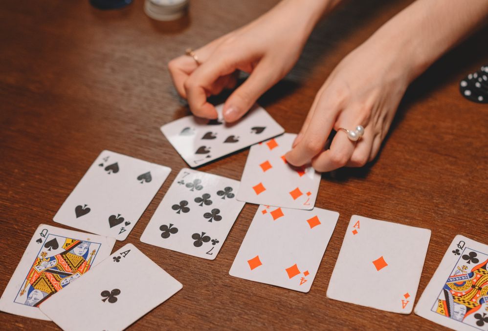 Online Casino: Spielautomaten und Live-Spiele im Überblick
