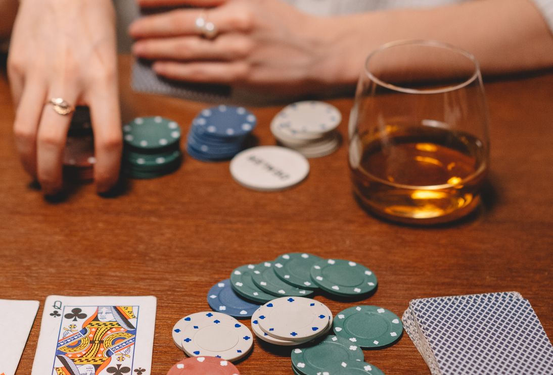 Online Casino: Spielautomaten und Live-Spiele im Überblick