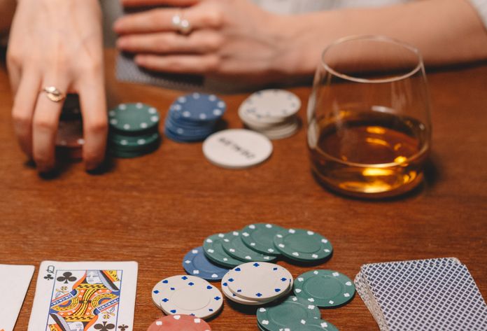 Online Casino: Spielautomaten und Live-Spiele im Überblick
