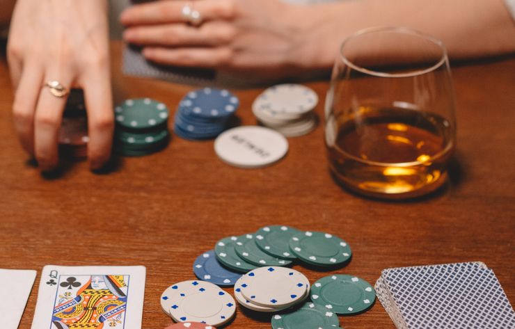 Online Casino: Spielautomaten und Live-Spiele im Überblick