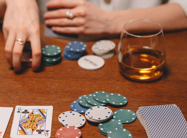 Online Casino: Spielautomaten und Live-Spiele im Überblick