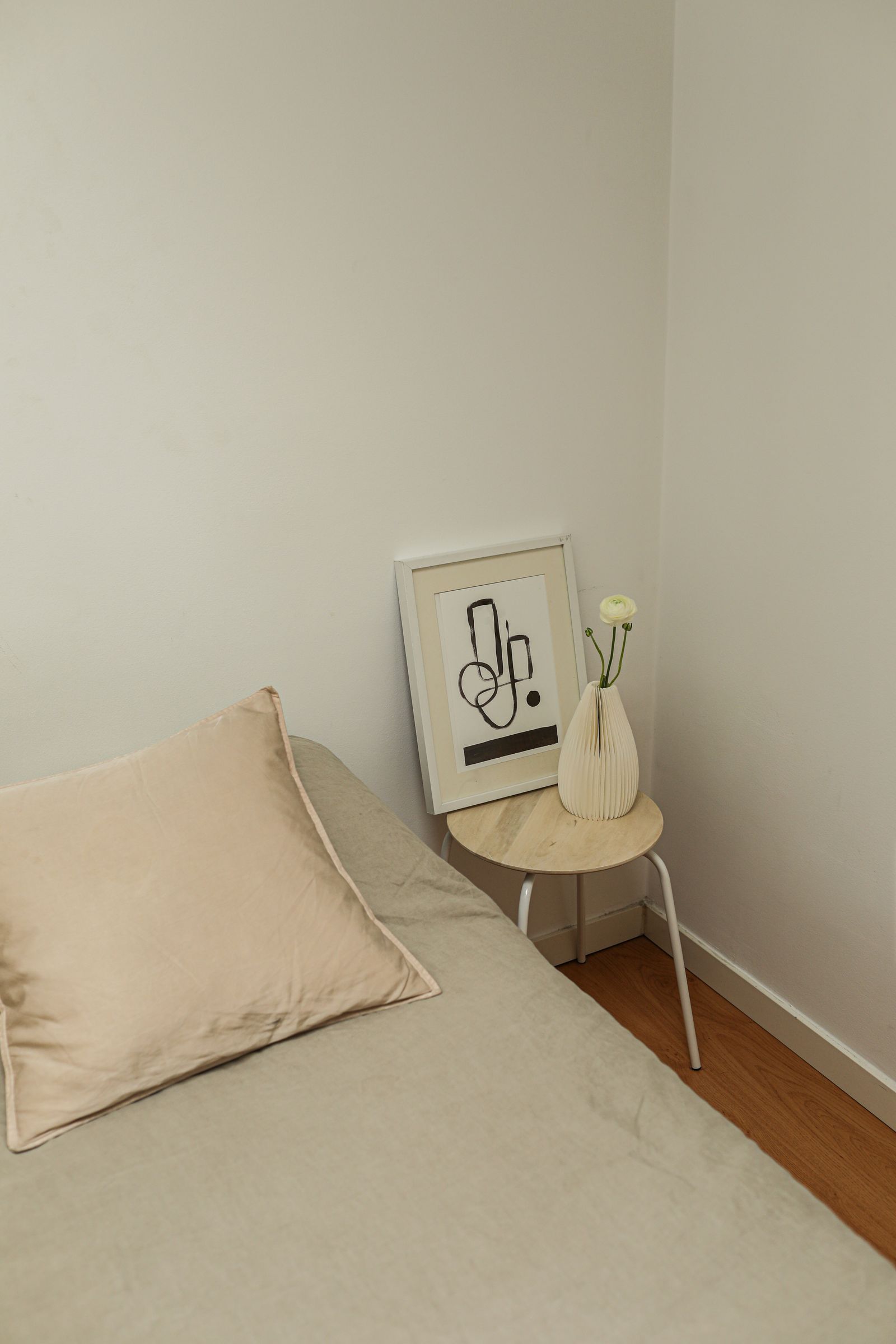 minimalist room design 2026 Japandi bedroom with ceramic vase neutral tones