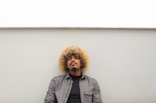 Kostnadsfria Kostnadsfri bild av afro hår, afroamerikansk man, färgat hår Stock foto