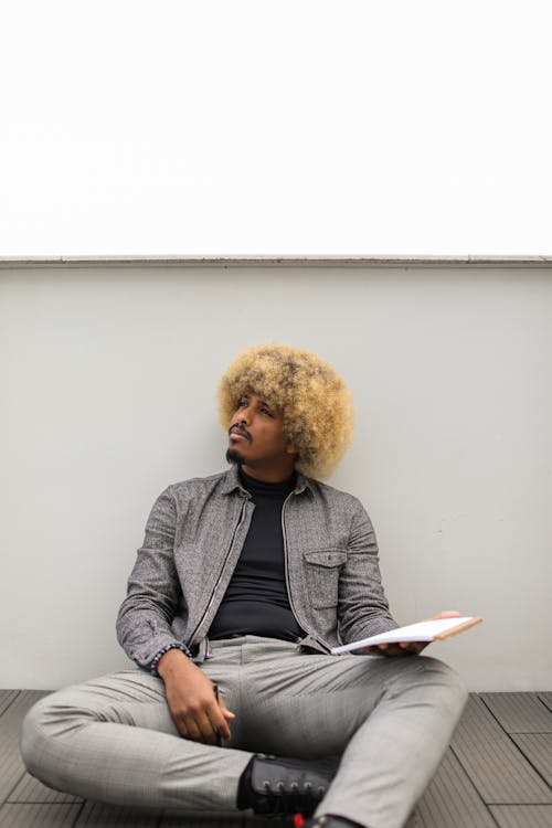 Kostnadsfria Kostnadsfri bild av afro hår, afroamerikansk man, anteckningsbok Stock foto