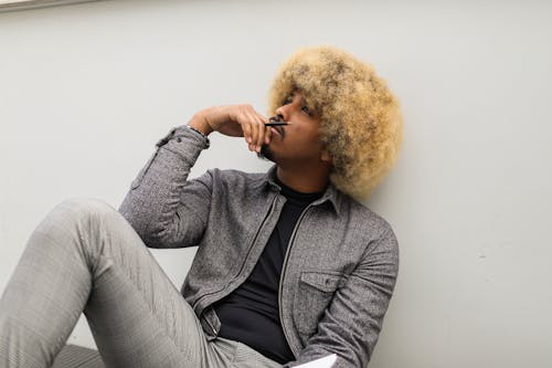 Gratis arkivbilde med afro, blond, blyant