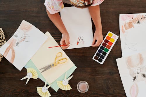 Foto profissional grátis de aguarela, artes aplicadas, coloração