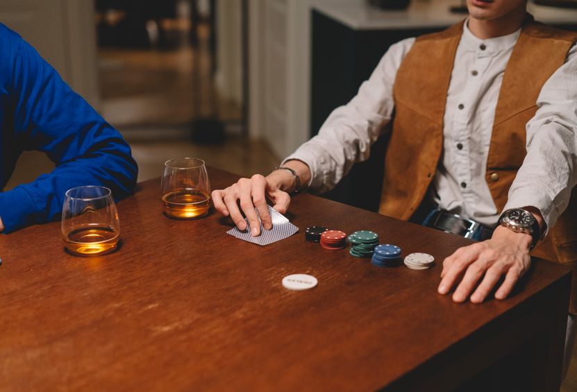 Historische deutsche Spielbank im eleganten Design mit klassischen Spieltischen