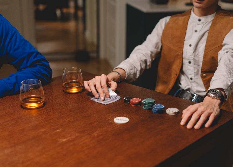 Online Casino: Spielautomaten und Live-Spiele im Überblick