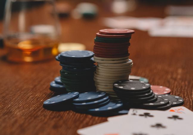 Online Casino: Spielautomaten und Live-Spiele im Überblick