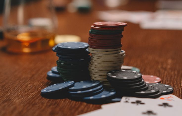 Online Casino: Spielautomaten und Live-Spiele im Überblick