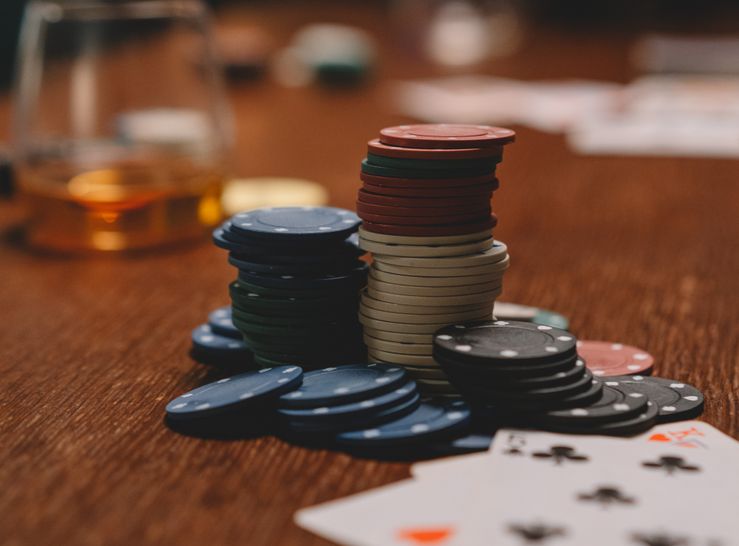 Online Casino: Spielautomaten und Live-Spiele im Überblick