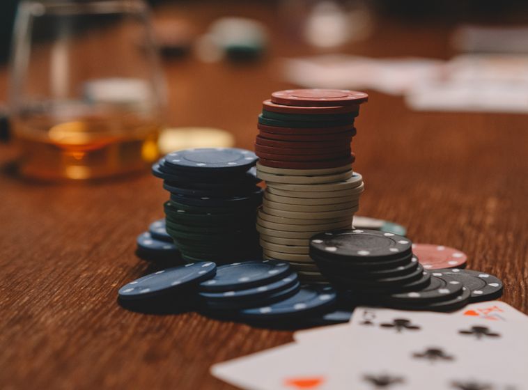 Online Casino: Spielautomaten und Live-Spiele im Überblick
