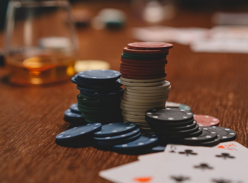 Online Casino: Spielautomaten und Live-Spiele im Überblick