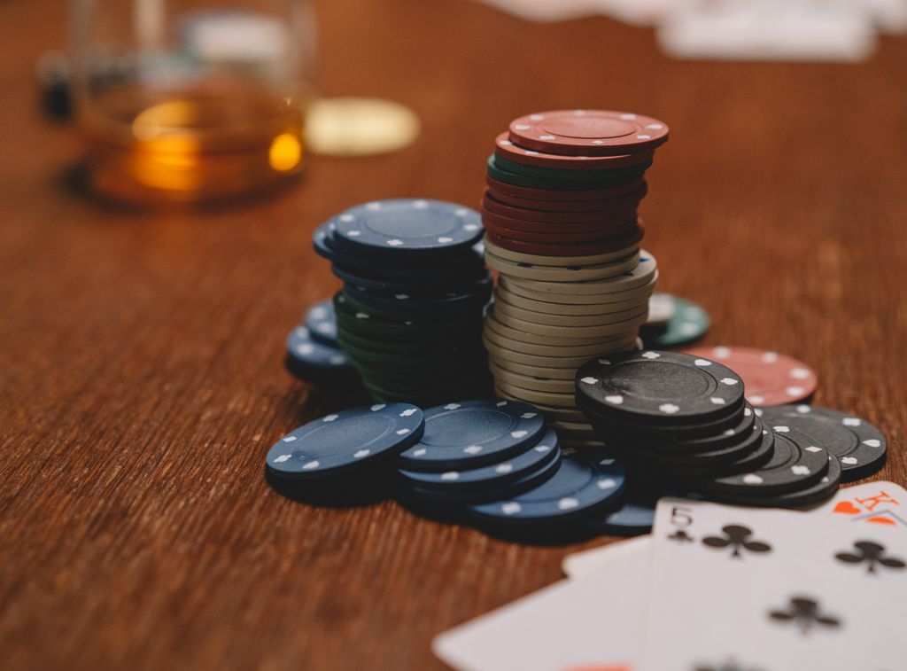 Online Casino: Spielautomaten und Live-Spiele im Überblick
