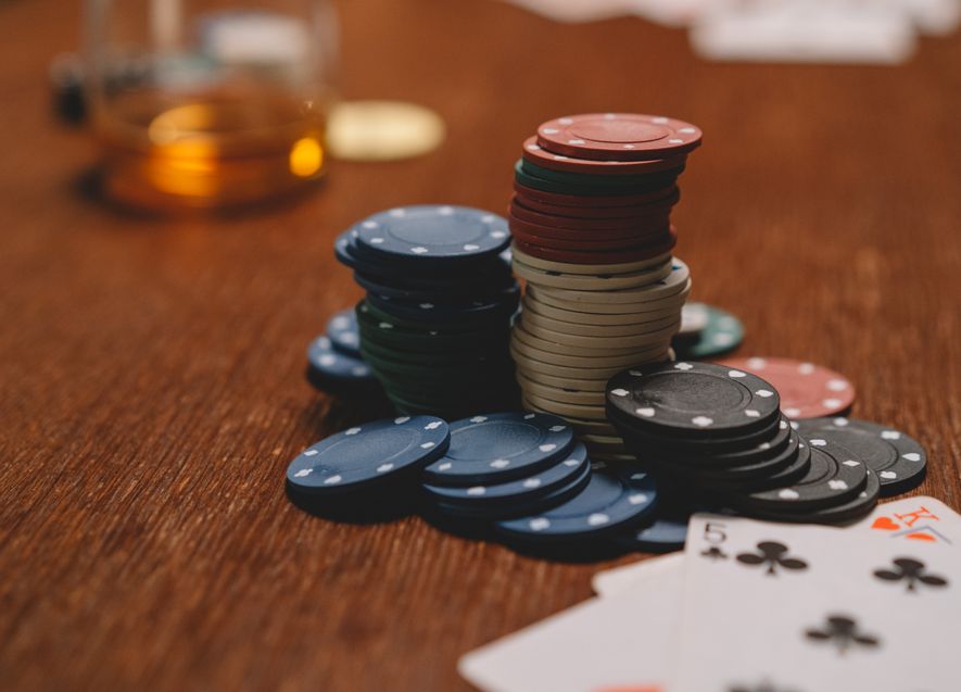 Online Casino: Spielautomaten und Live-Spiele im Überblick