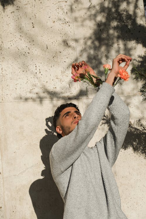 Free Man in Gray Sweatshirt Looking Up  Stock Photo