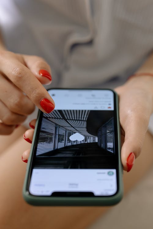 Gratis arkivbilde med finger, instagram, kommunikasjon