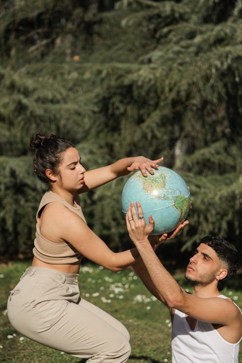 Free A Couple Holding a Globe Stock Photo
