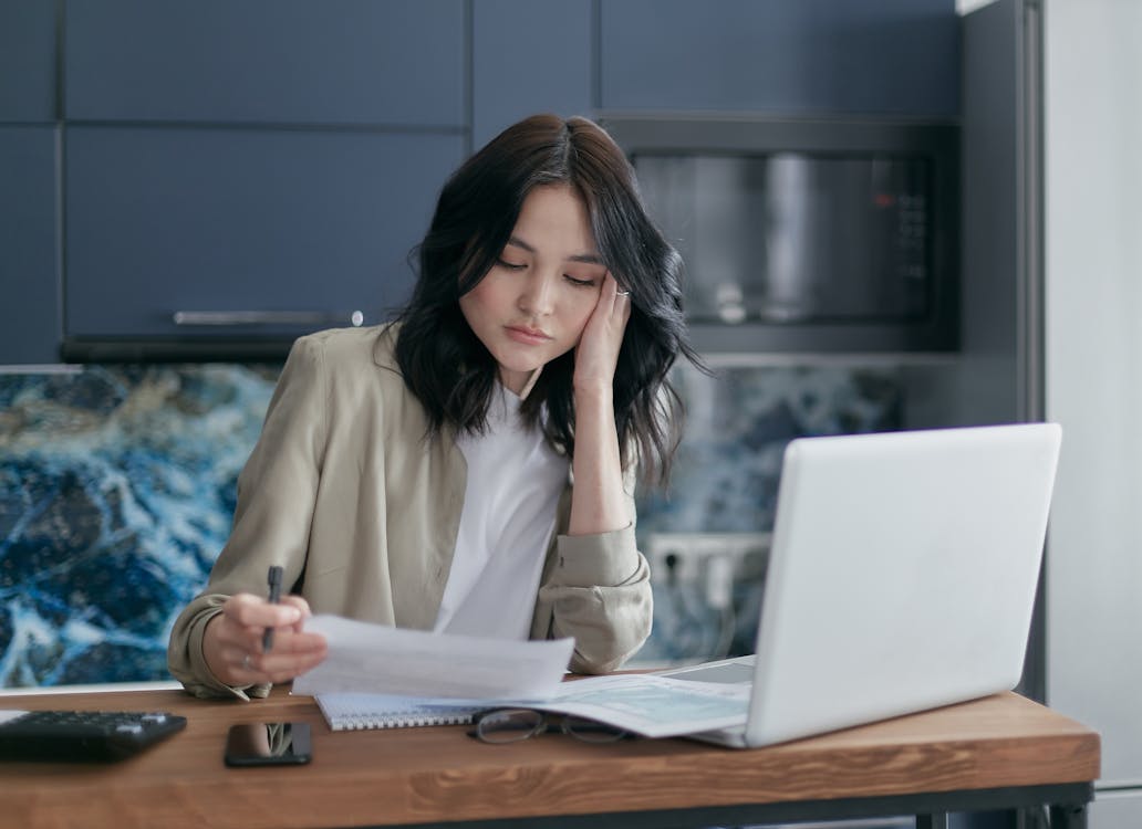 Free A Woman Holding a Pen and Paper Stock Photo