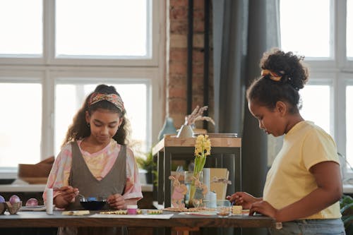 Photos gratuites de à l'intérieur, à la maison, à table