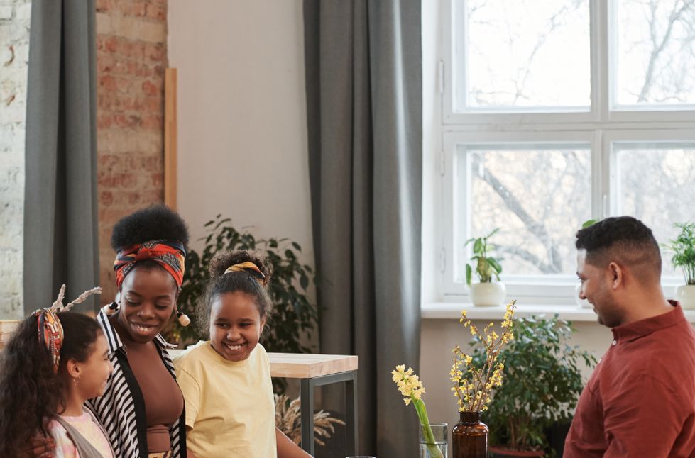 Online dating: starting a conversation on a niche platform