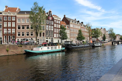Безкоштовне стокове фото на тему «Амстердам, блакитне небо, будівлі»
