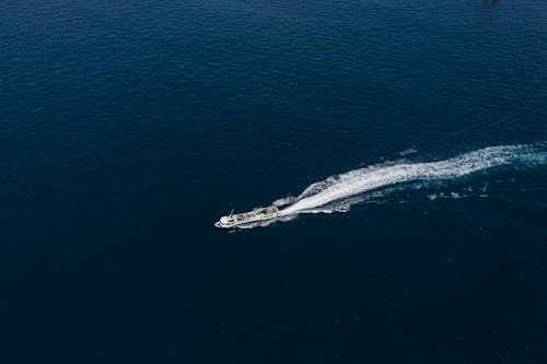 Foto profissional grátis de balsa, barco, corpo d'água