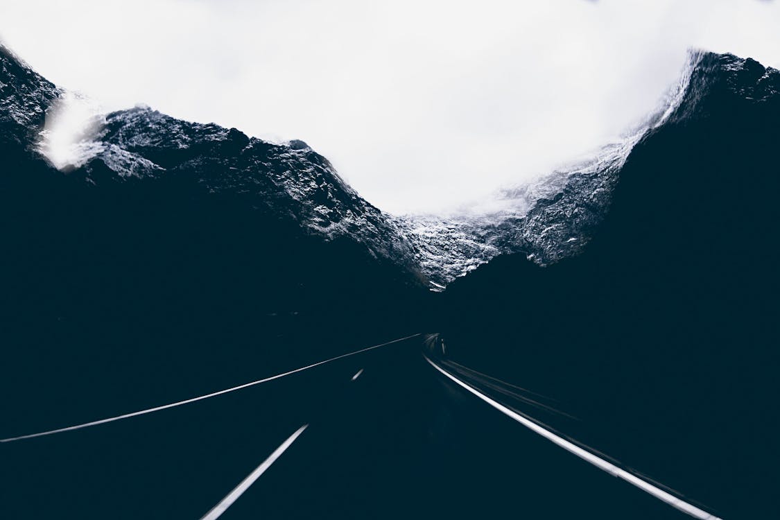 Free Landscape Photo of Road in the Middle of Mountains Stock Photo