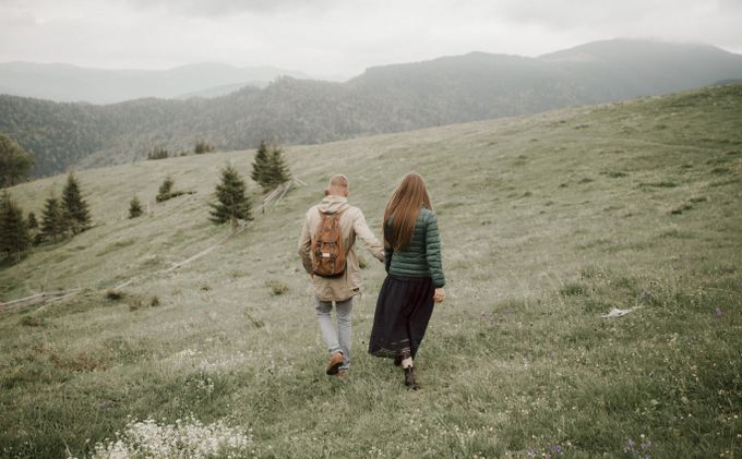 Online dating: starting a conversation on a niche platform