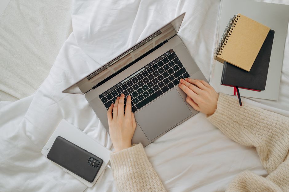 laptop and notebook cozy home lifestyle photo 2