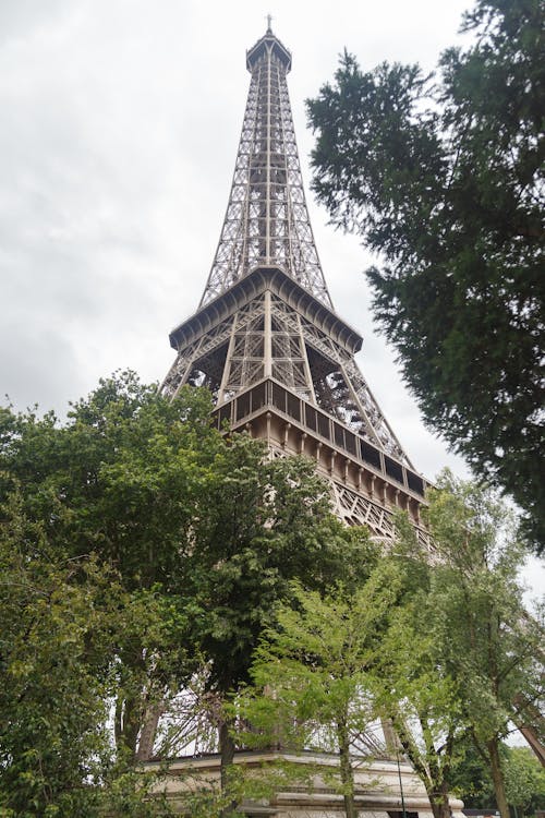 dikey atış, eiffel kulesi, Fransa içeren Ücretsiz stok fotoğraf
