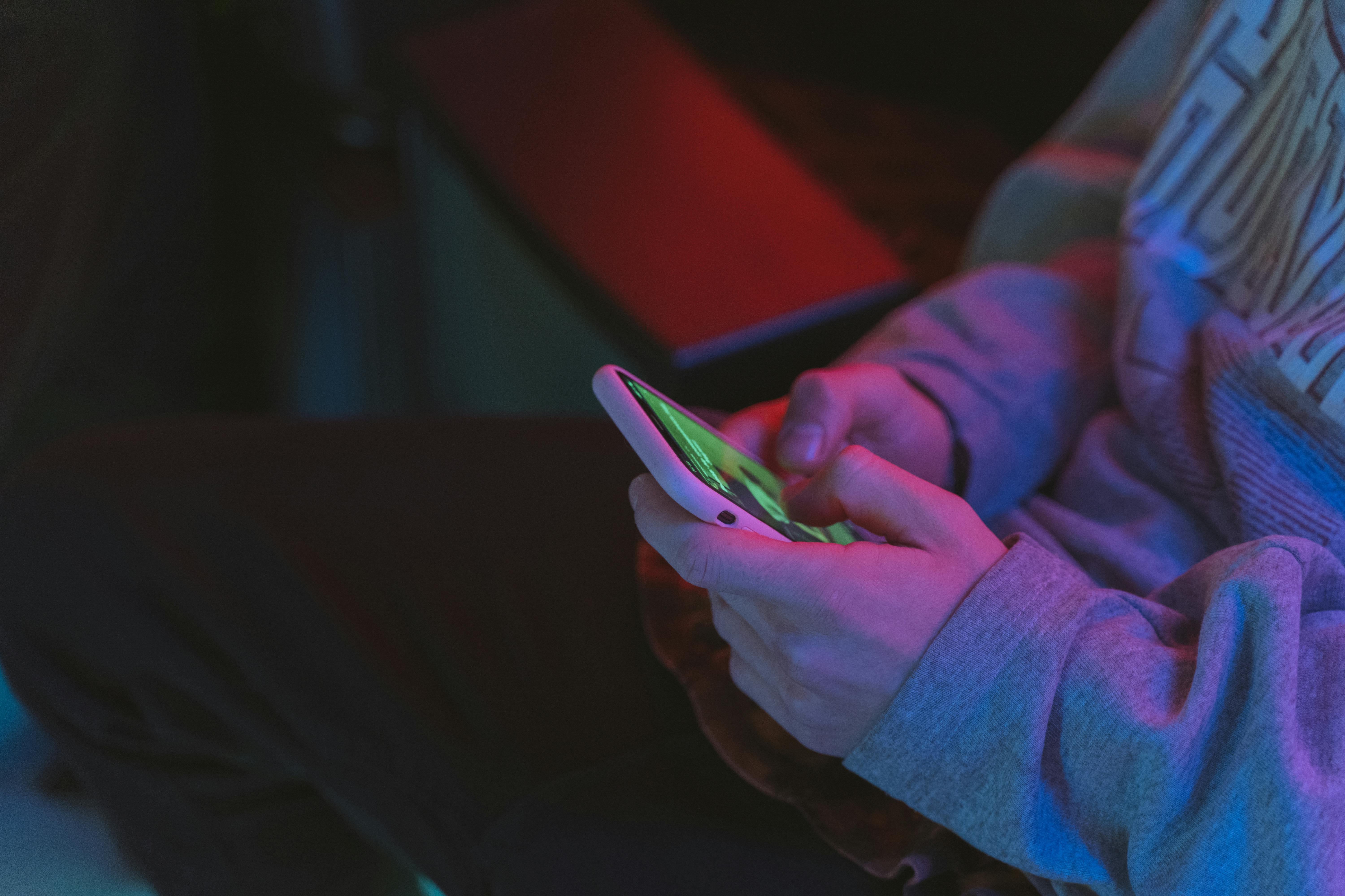 無料 ＃屋内, インターネット, おしゃべりの無料の写真素材 写真素材