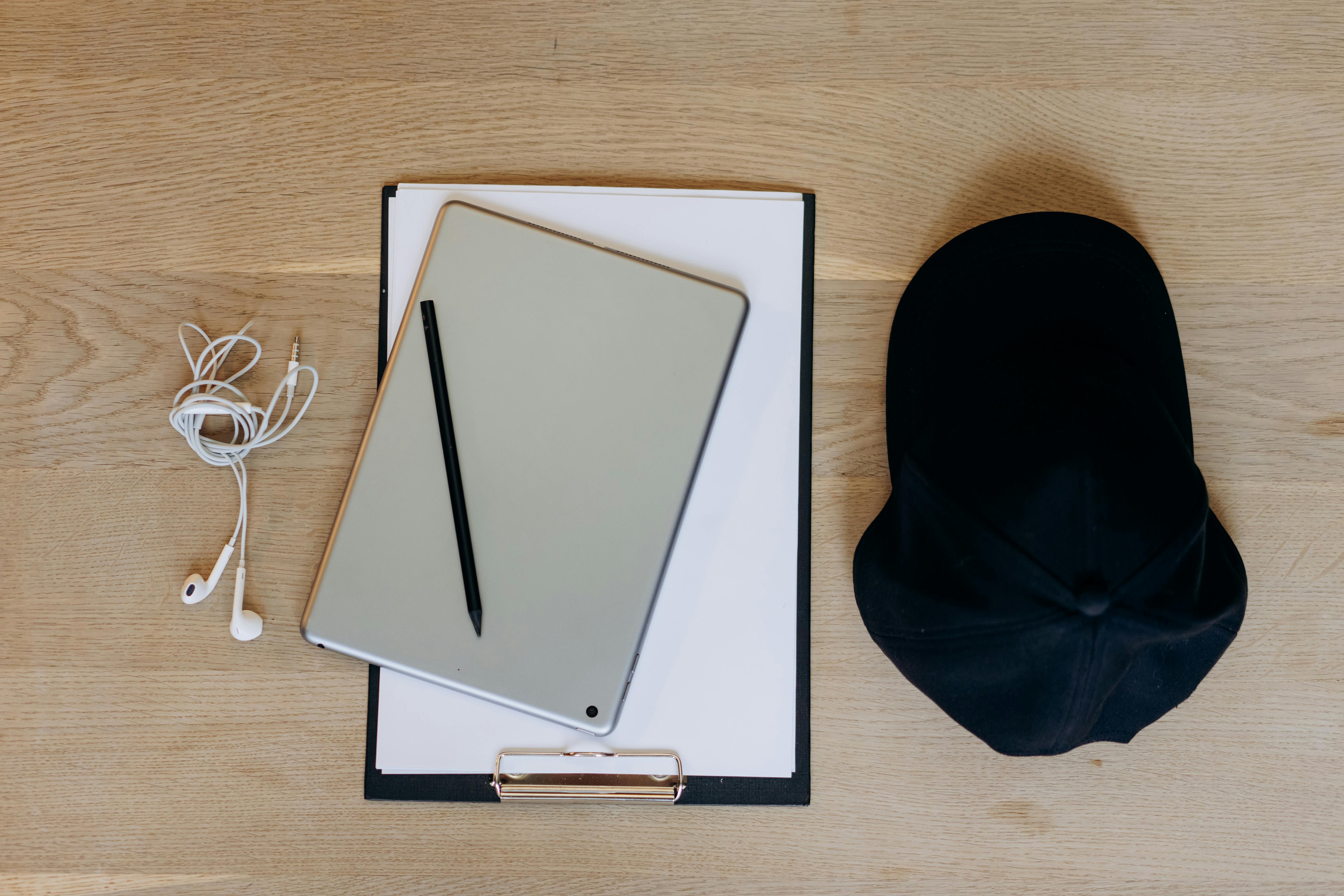 Digital Minimalism in 2025: How a Tech Detox Can Transform Your Productivity Lifestyle — Photo by Mikhail Nilov on Pexels
