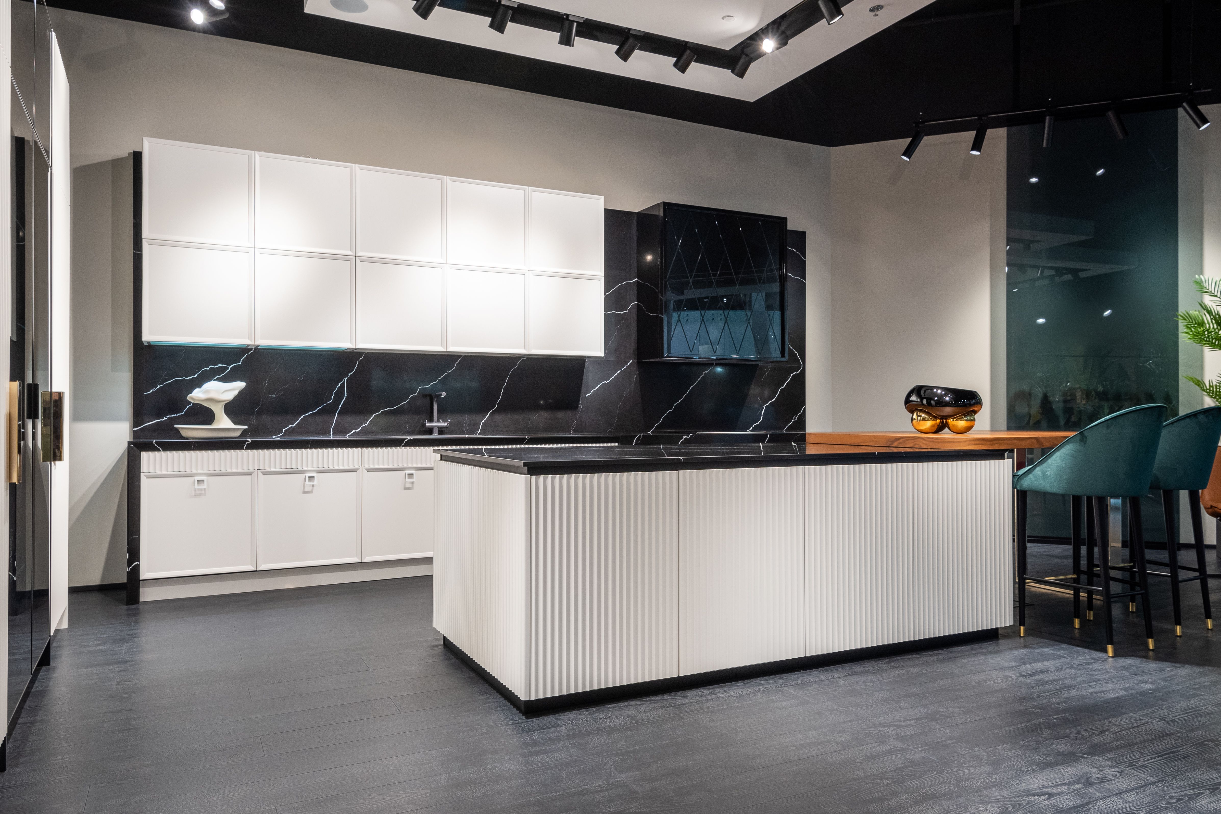 Cuisine equipee sur mesure avec ilot central