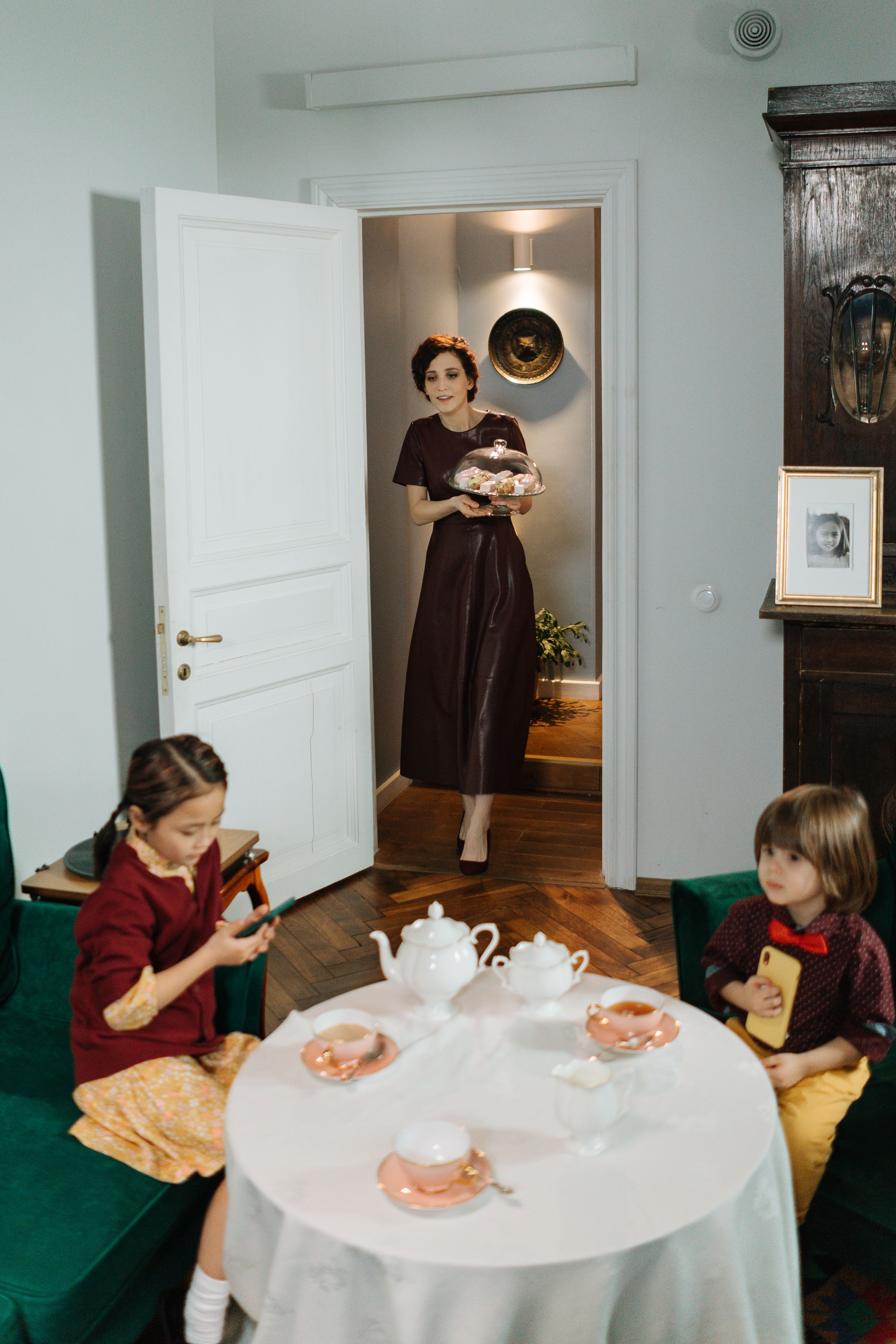 What to Leave for Babysitters and Caregivers: The Complete Family Checklist