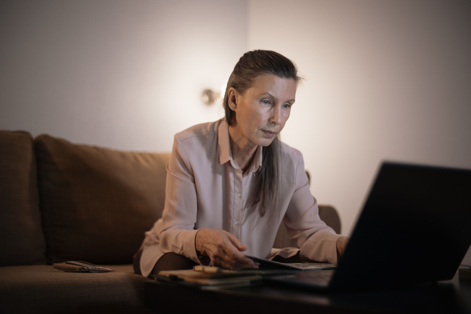 Koosje (100) werkt nog steeds omdat ze niet stil kan zitten