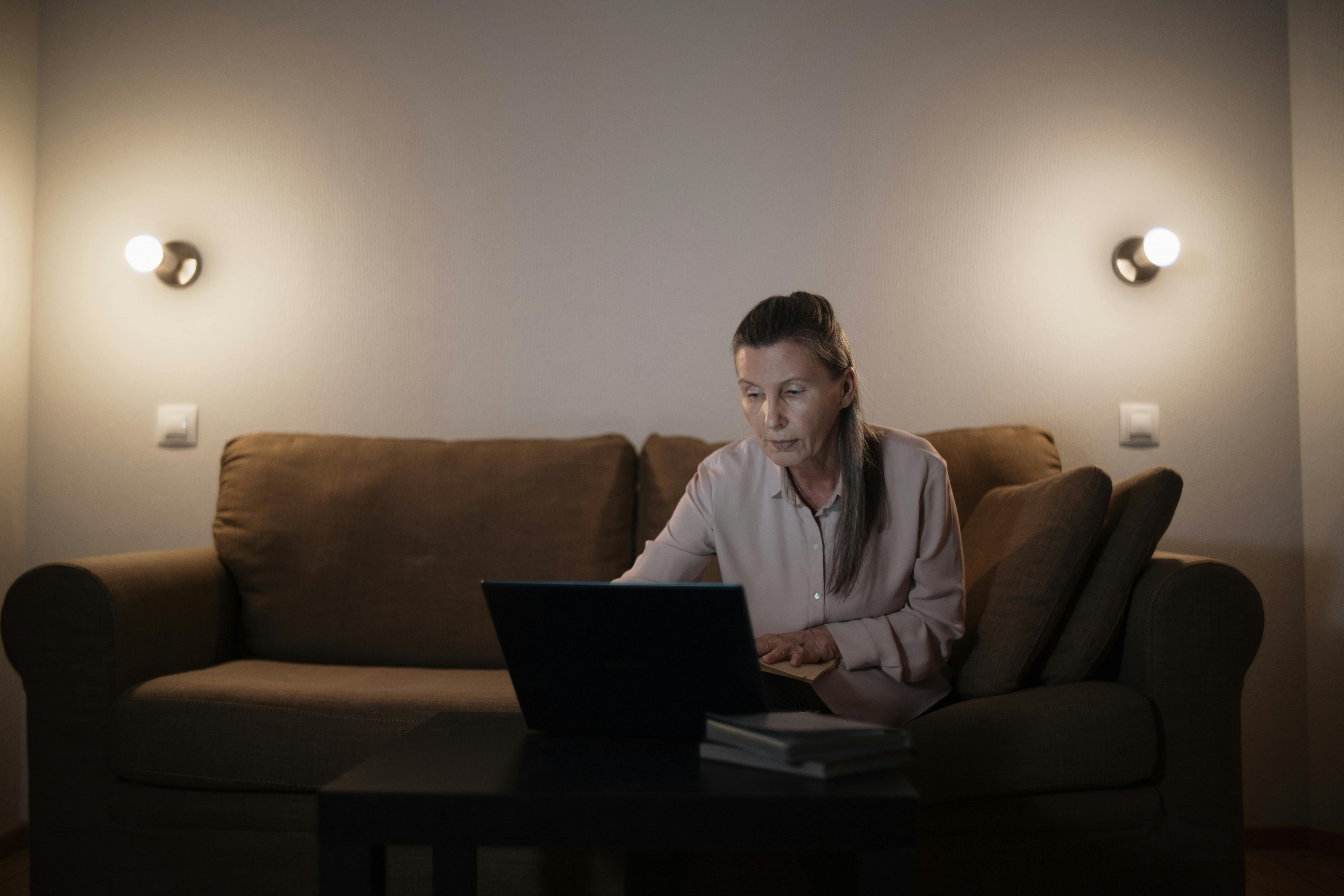 healthy couple love laptop