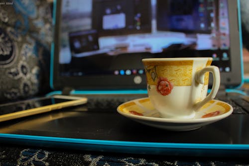 Ingyenes stockfotó Adobe Photoshop, bluelaptop, csésze témában