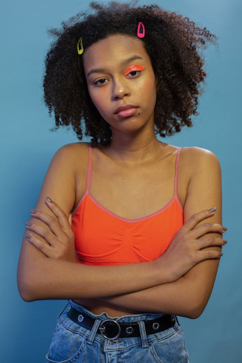 bezplatná Základová fotografie zdarma na téma afro vlasy, afroameričanka, černoška Základová fotografie