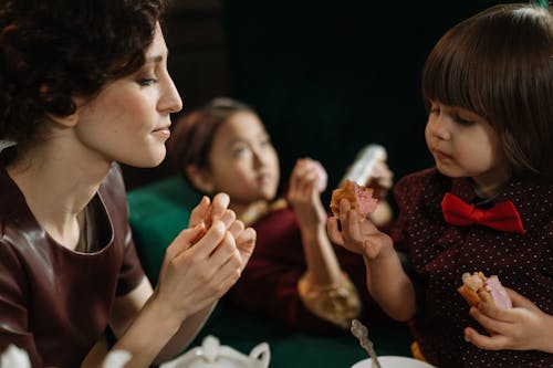 Foto profissional grátis de alimentação, bonitinho, criança