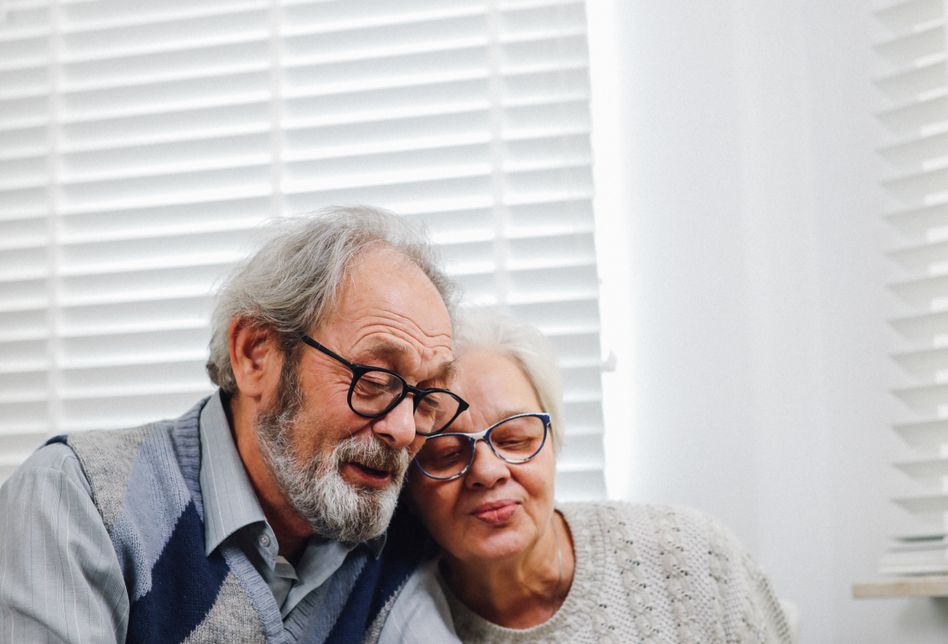 Online dating: starting a conversation on a niche platform
