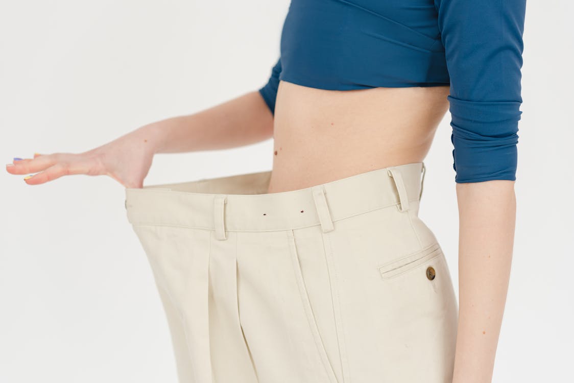 Free Crop woman in oversized pants Stock Photo