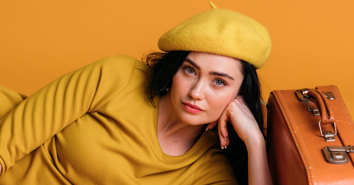 How to wear a beret female army