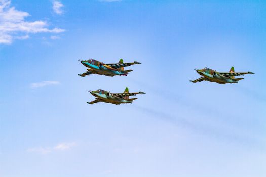 Gratis stockfoto met Azië, blauwe lucht, formatievliegen