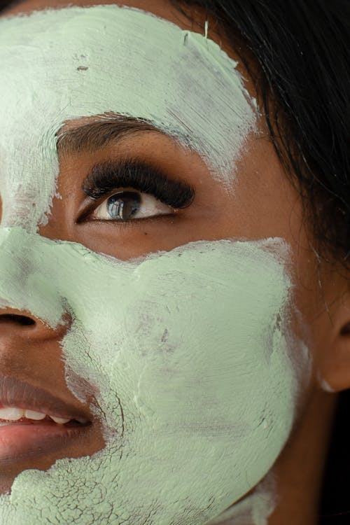 Free Anonymous black woman with clay mask Stock Photo
