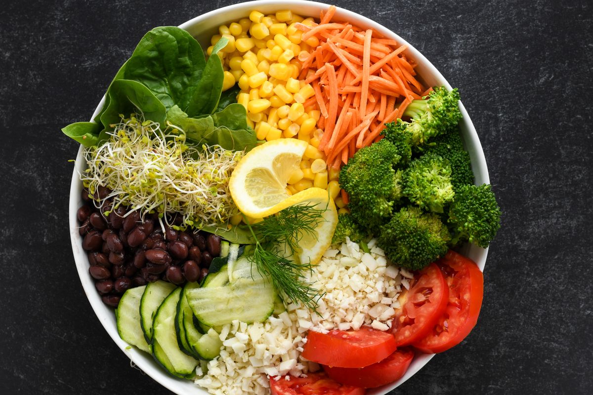 Frühlings-Bowl-Rezepte: 8 gesunde Salate für die Saison — Anrichten