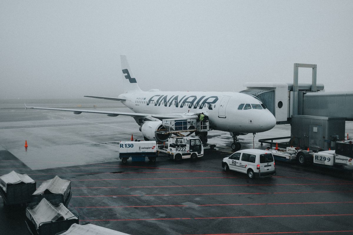 Bas de contention en avion : quand et comment les porter - Quels gestes adopter en complément des bas de contention en avion ?