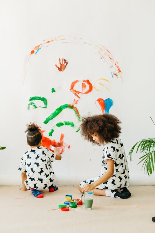 Little Kids Painting Design on a White Wall · Free Stock Photo